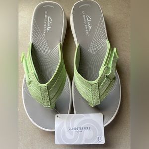 NWT Clarks Cloudsteppers Sandals, Size 8